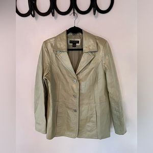 Dialogue women’s size L green leather jacket in great condition.